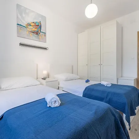Tara Zadarvillas *