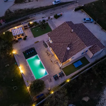 Tara Zadarvillas * Tinj